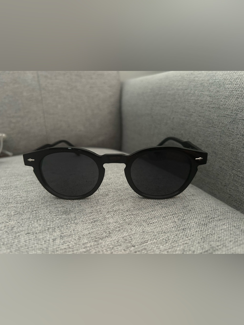 Black round sunglasses for children